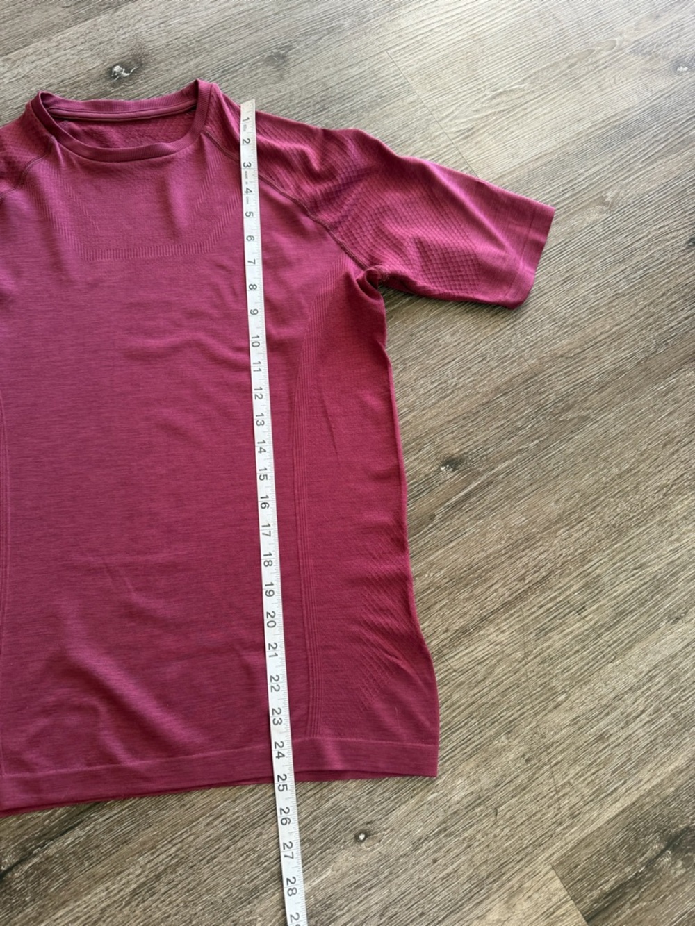 ALO Yoga Men's Short Sleeve Tee - Maroon - Picture 2 of 7